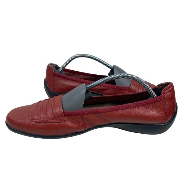 ARRAY Willow Flats 9.5W‎ Slip on Loafers Pleated Front Metal Accents Deep Red - Picture 2 of 12
